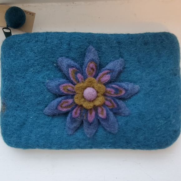 Rising Tide Teal Felted Wool Zipper Pouch - Picture 2 of 8